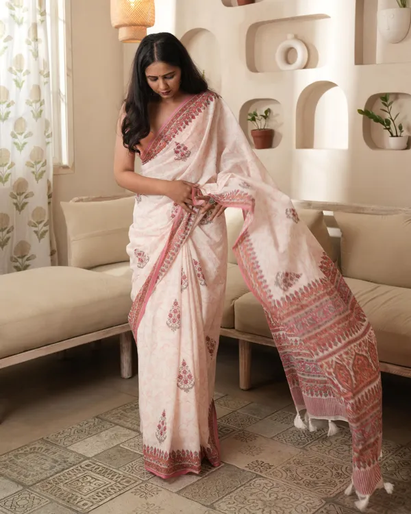 White_Peach_Cotton_Hblock_Print_Mul_Saree_With_Tassels_For_Women